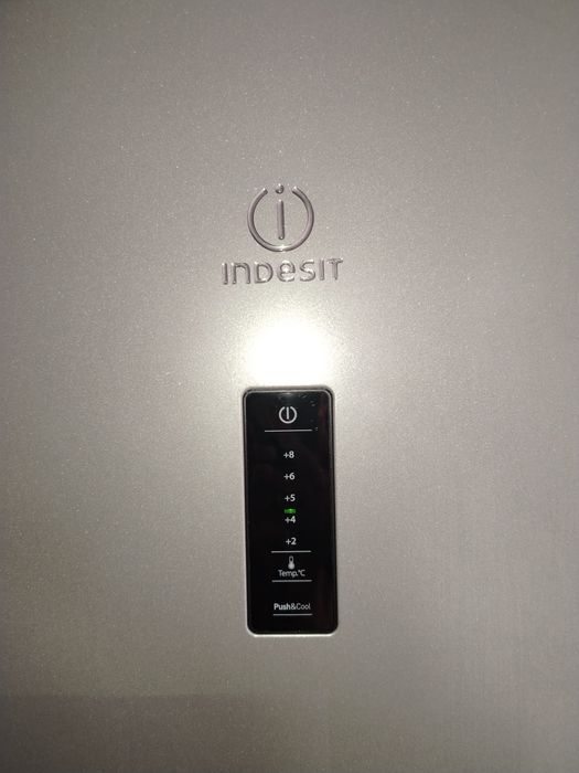 Холодильник indesit