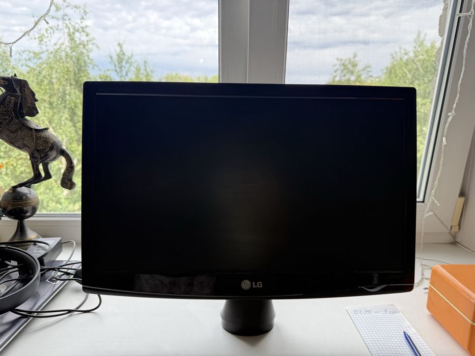 Монитор 12 тыс LG