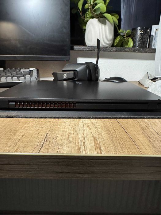 Laptop ACER NITRO V 15 165 HZ ca nou ,Ryzen 5 7535HS ,16gb Ram DDR5, 512 SSD M2, Rtx 4050 GARANTIE VALABILA LA ALTEX.