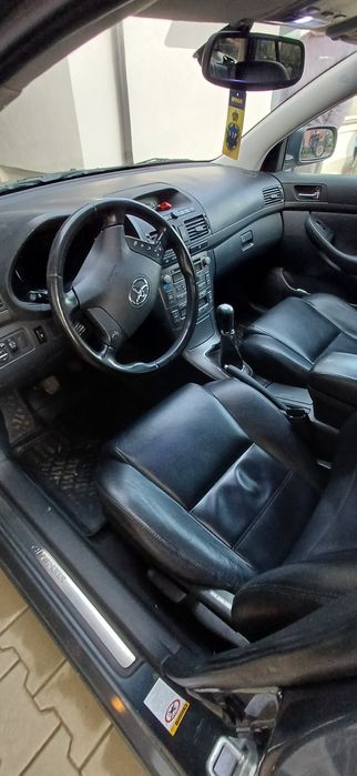 Vând Toyota Avensis