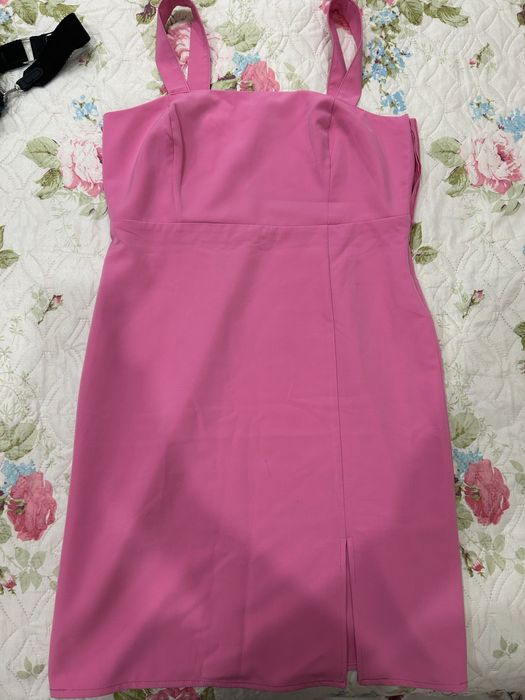 Розова рокля с цепка