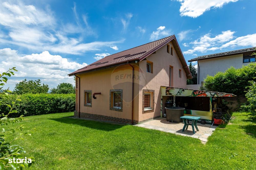 Casă de vânzare Hemeiuș + teren 600 mp
