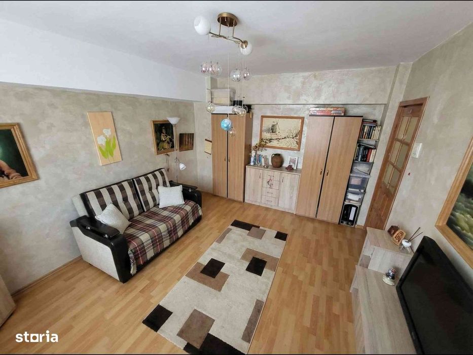 3 Decomandate 9 Mai