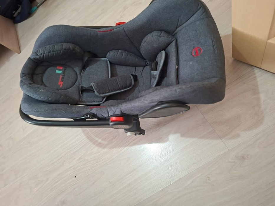 Продам детскую коляску 3 в 1