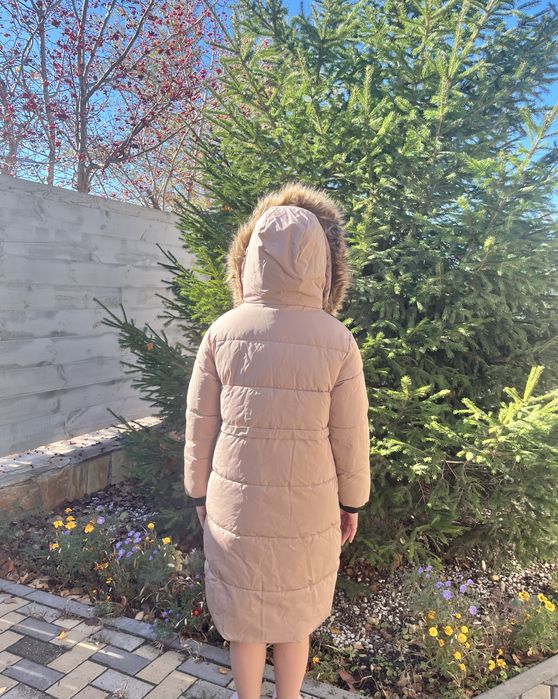 Продам зимнюю курту для девочки 9-10 лет