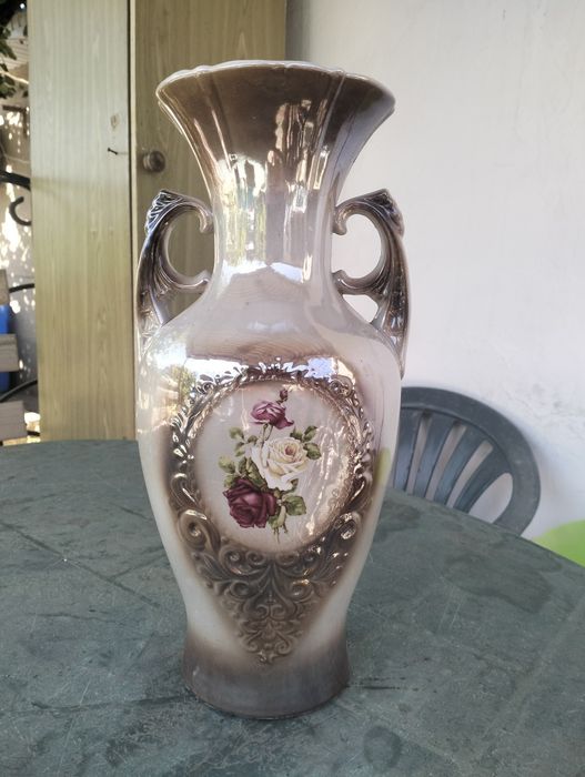 Продам вазу большую