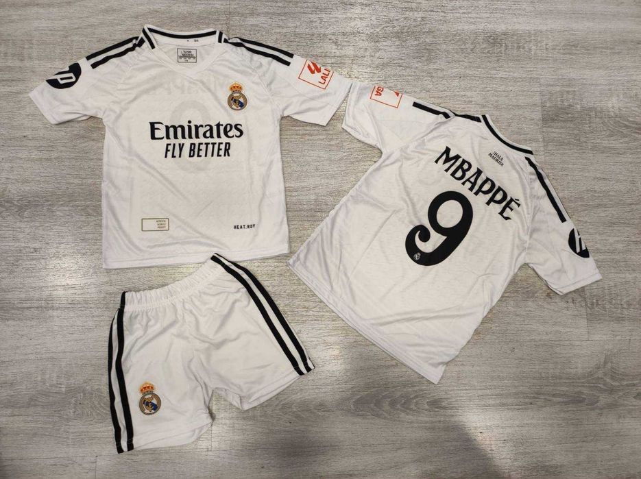 Анцуг Реал Мадрид Бял с черно с долнище и горнище Мбапе Артикули