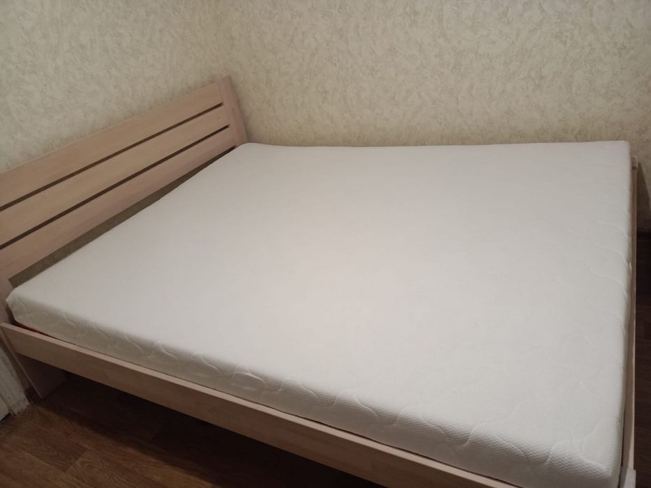 Двух спальная кровать