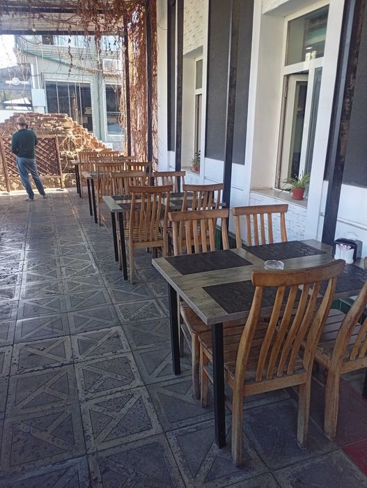 Комплект стол стул сотилади. Холати яхши.