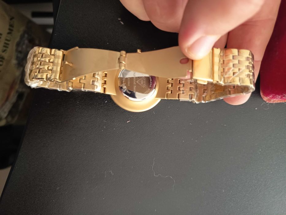 Часовник Daymond Rene Quartz