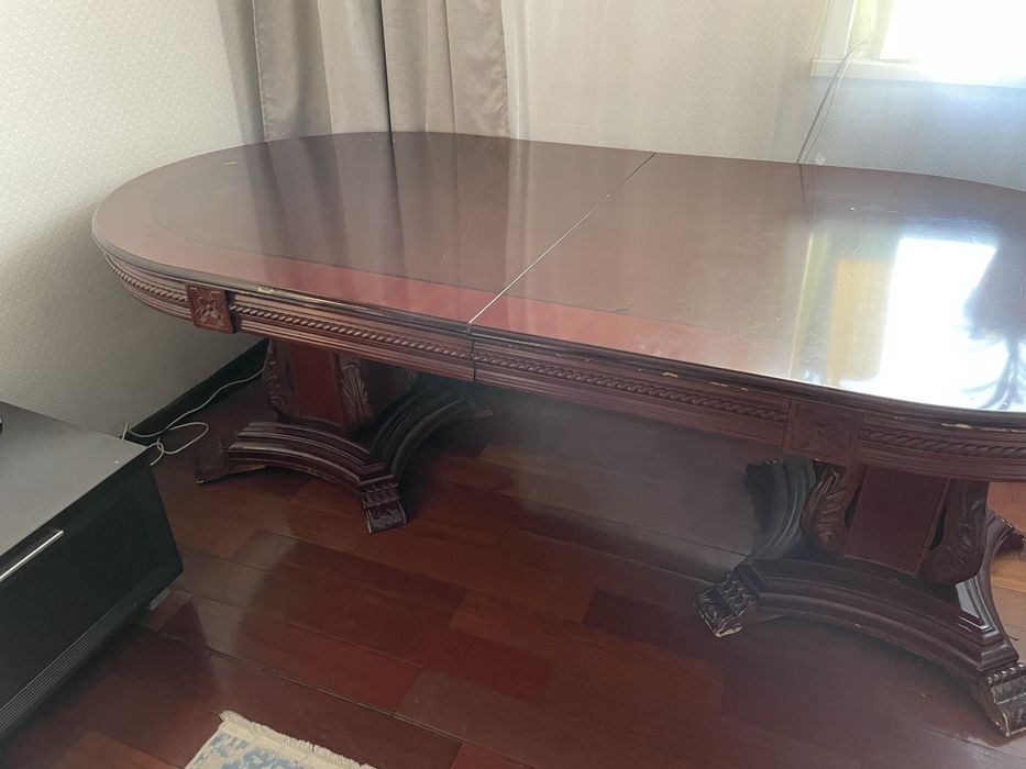 Стол в хорошем состояний