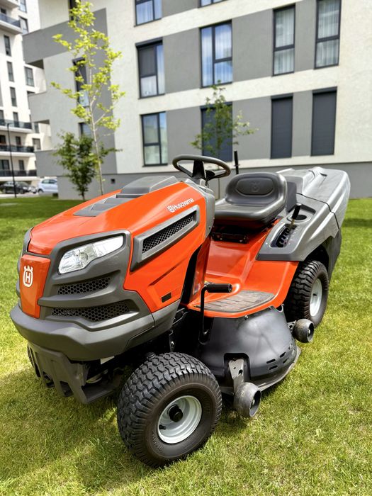 Tractoras de tuns iarba Husqvarna Profesional Briggs&Stratton