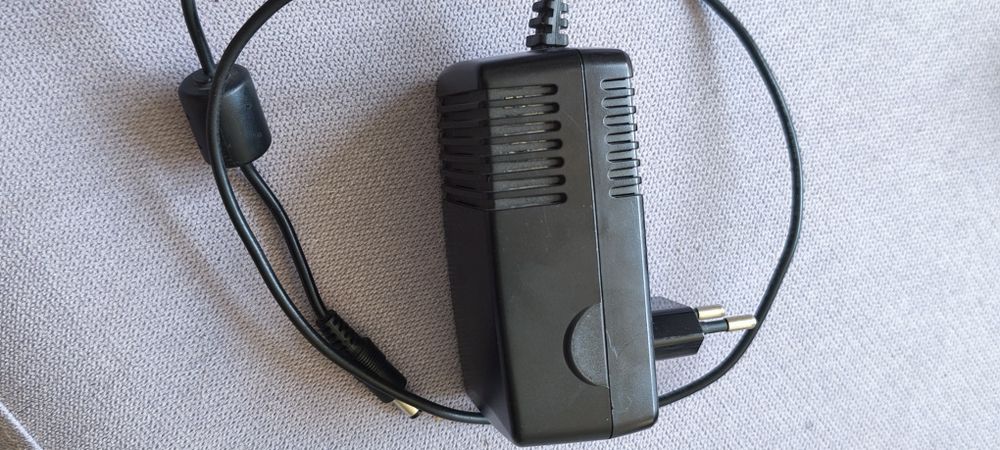 Оригинален адаптер / захранване Sony 16V BCG-34HUE".