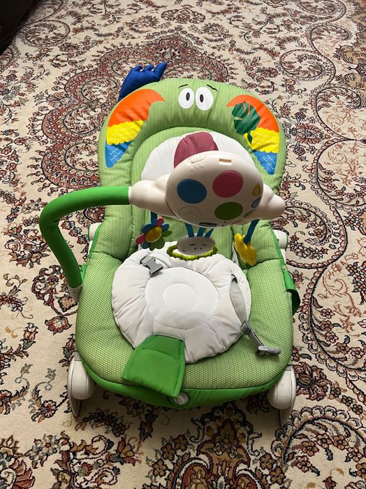 Продам жезлонг Chicco