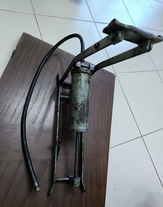 Pompa auto de picior
