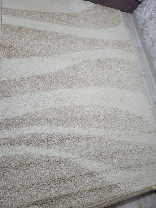 Продам ковёр бежевый