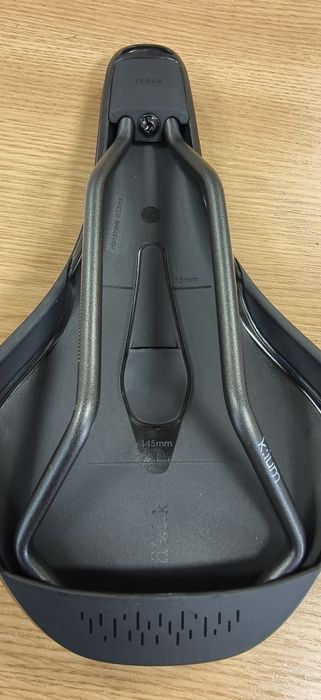 Седалка Fizik Terra Aidon X3 Kium