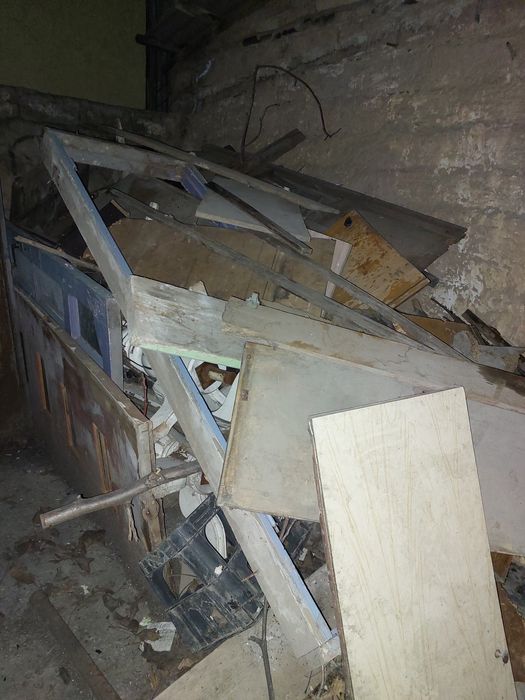 Много.Отдам даром дрова. Самовывоз.