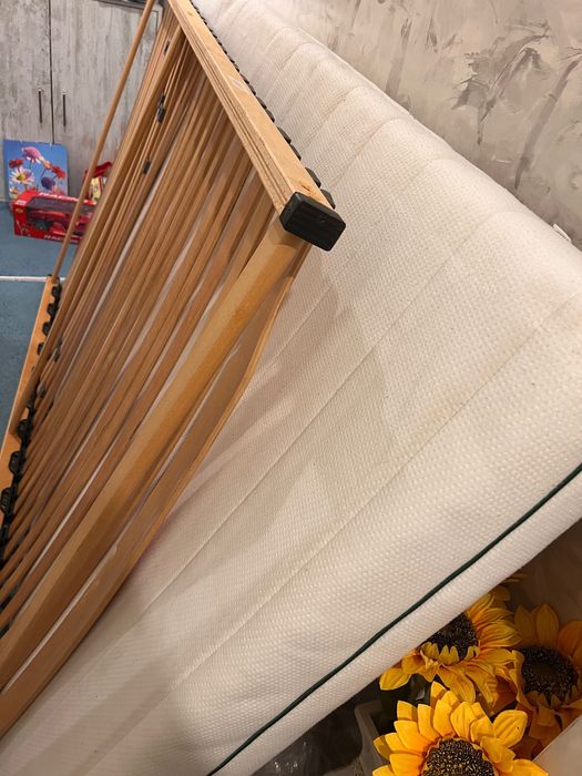 Легло метално бяло