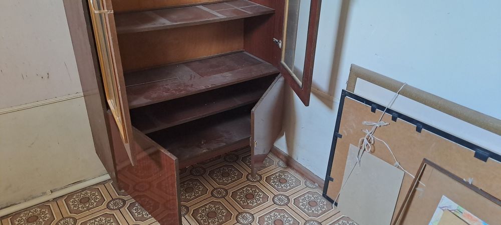Мебел сервант сотилади