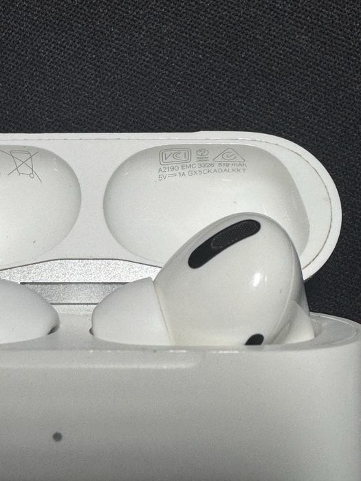 Наушники AirPods Pro 1