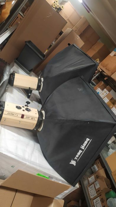 Продавам 2 бр. прожектори 
 фотографско/студиино осветление Yong Jiang