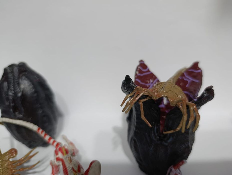 Продам фигурку Чужой - creature pack
