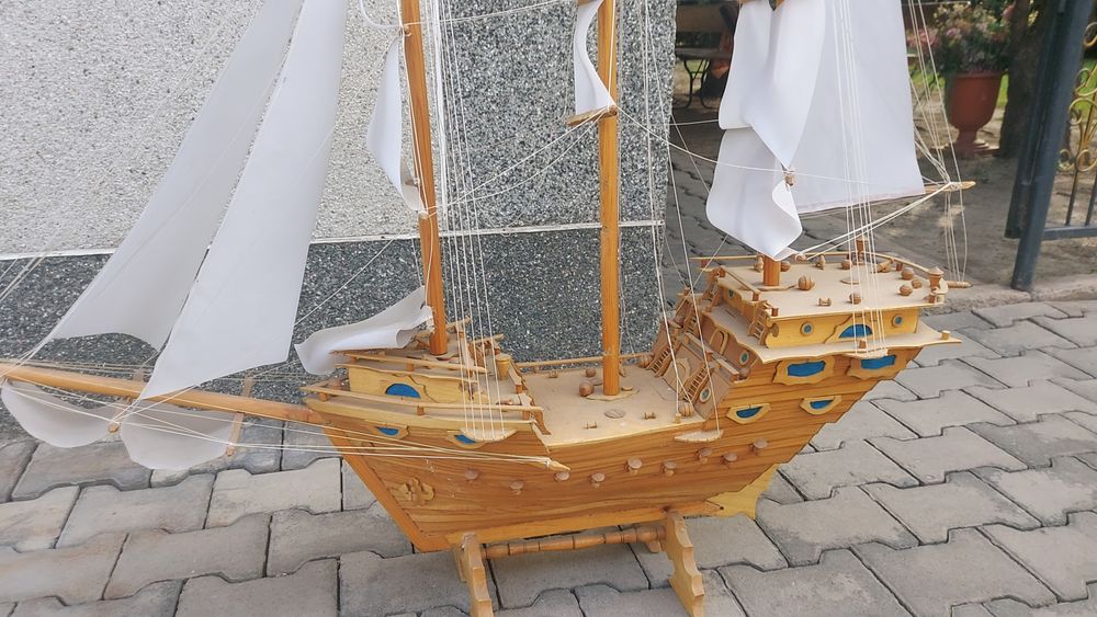 Продам коробли очень красивие