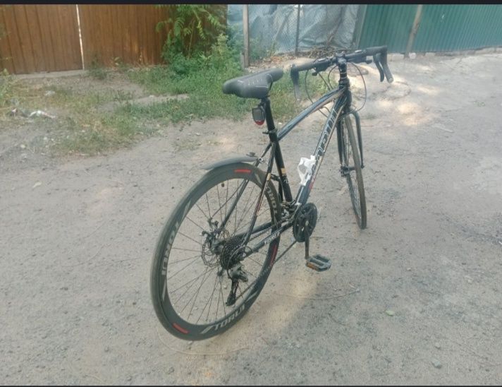 Шоссейный велосипец