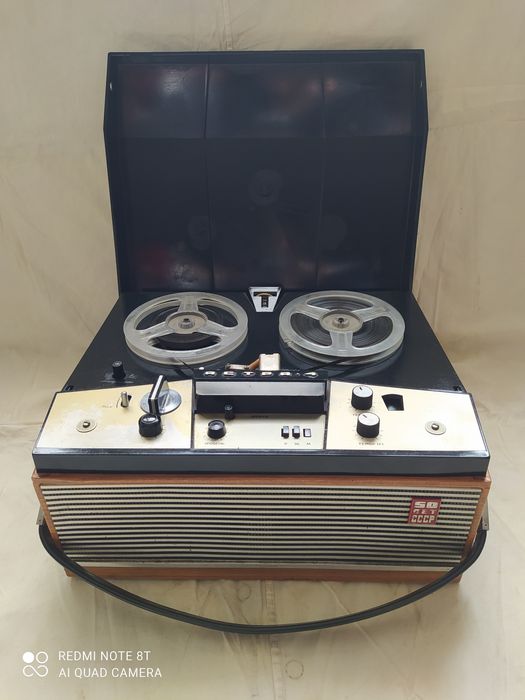 Продам катушечный магнитофон времён СССР