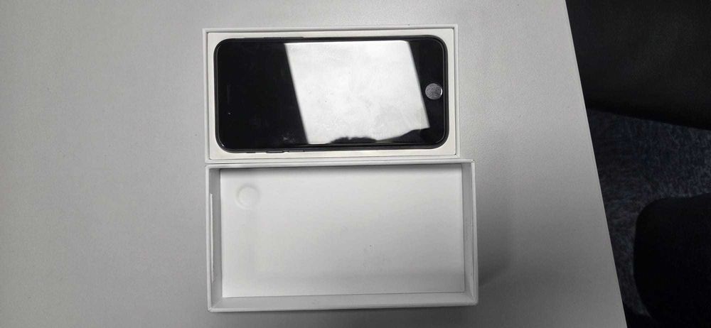 Vand Iphone SE 2022 3rd Generation NOU Desigilat