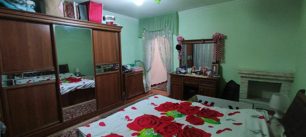 Ховли сотилади..