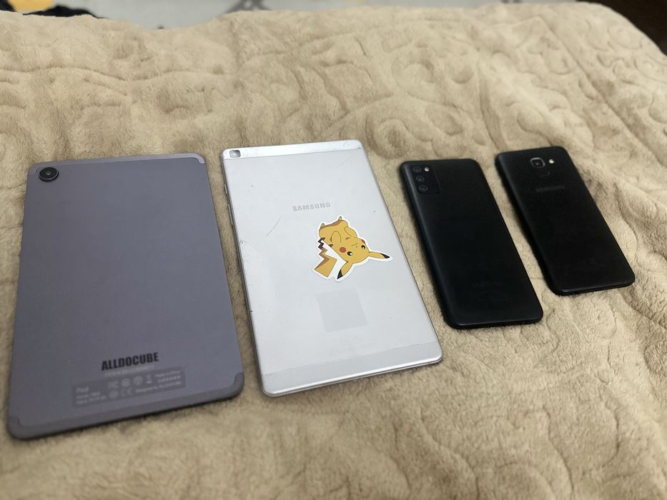 продам два планшета два телефона