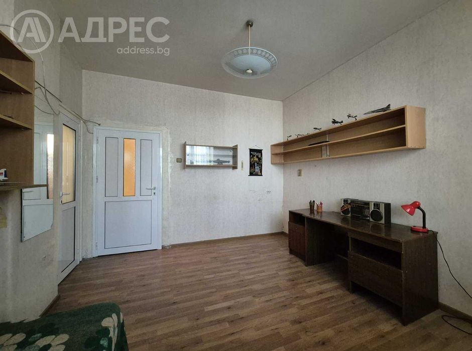 Тристаен апартамент, Център, 82 кв.м., ет. 2/4, тухла