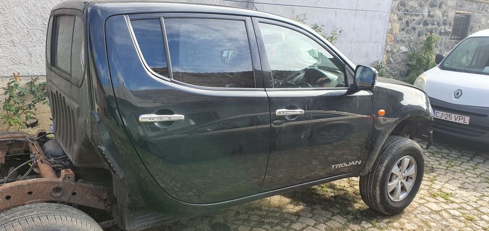 Dezmembrez L200 2009