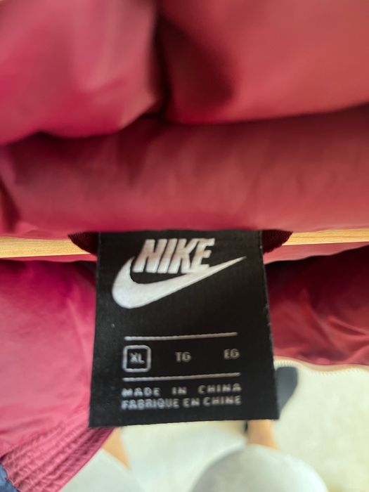 Яке NIKE ……………..