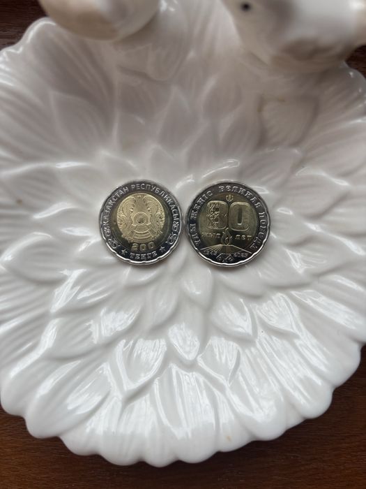 Продам юбилейные 100 тенге