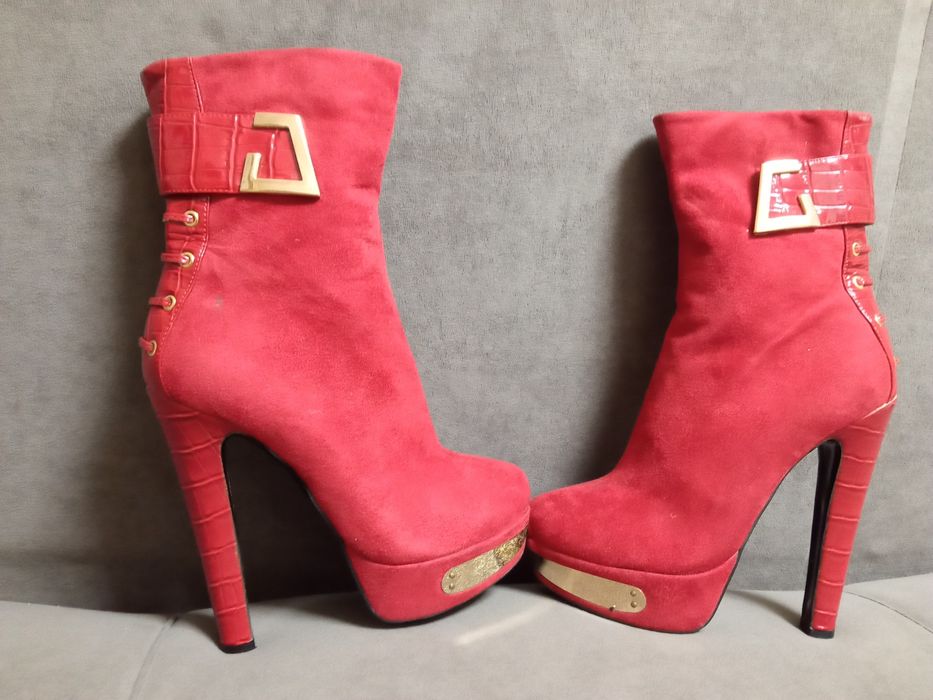 Продам женские ботинки