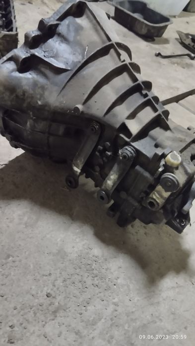 Продам коробку на мерс 190