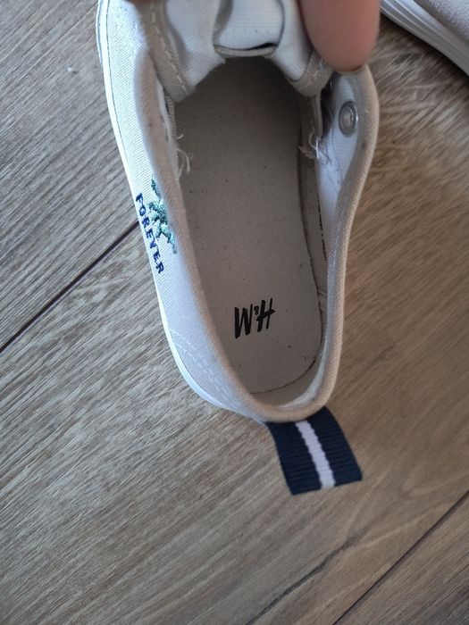 Tenesi H&M mărime 26 baietel