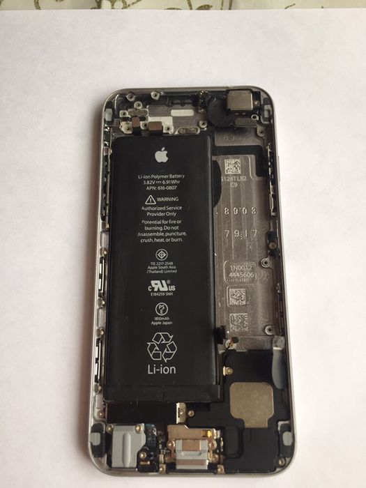 Продавам заден корпус от iPhone 6