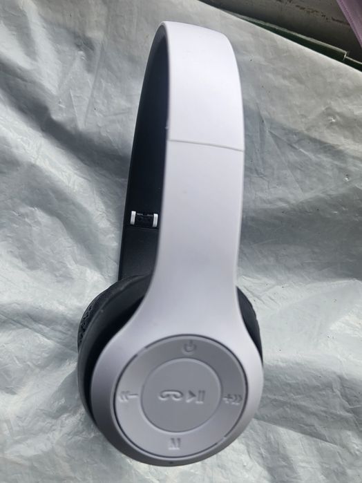 Продам блютуз наушники.