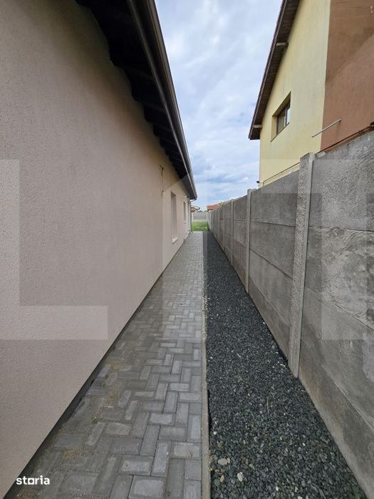 Casa tip duplex Mosnita Noua asfalt