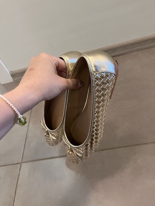 Златисти пантофки Nine West