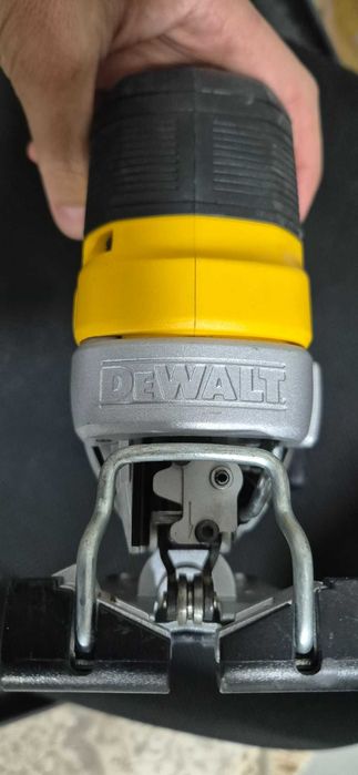 Лобзик Dewalt DCS335