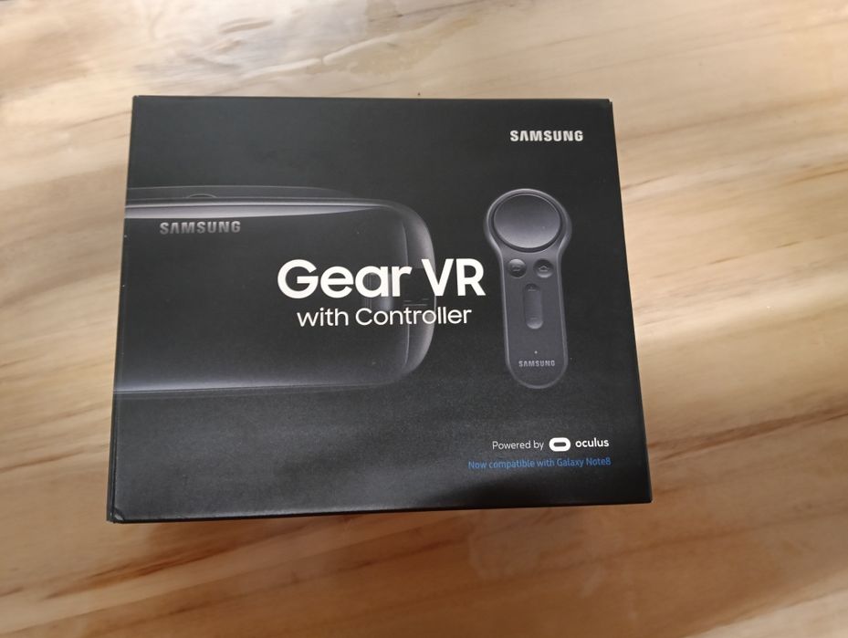 Ochelarii Samsung Gear VR cu Controller