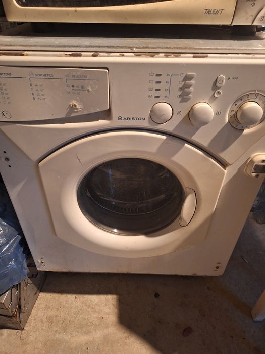 Mașină de spălat Ariston – 150 LEI (Ideală Rabla Electrocasnice / Piese)