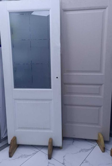 Жаңа есіктерді орнатамыз.