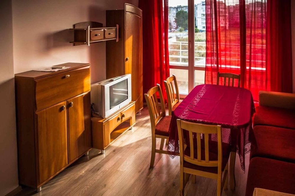 Дава се под наем Двустаен апартамент в Бургас, Меден рудник - зона В - 52 кв.м за 255 € - Снимка #2