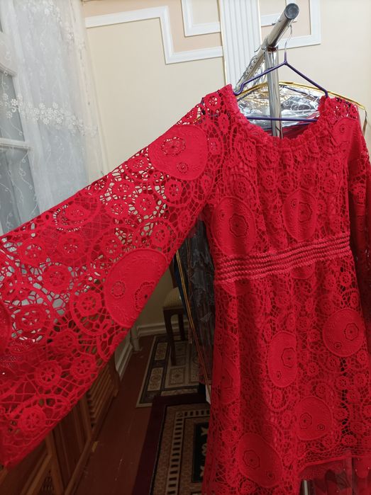 Qizil ko'ylak vecherniy